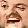😁