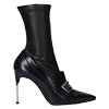 👢