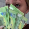 🤑
