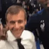 🕺