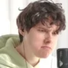 😠