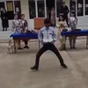 🕺