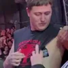 😨