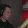 🤨