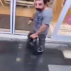 🚶