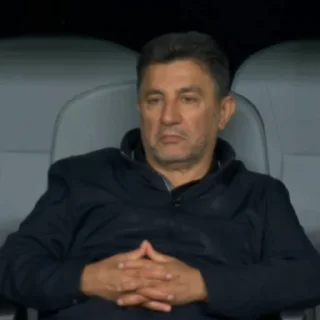 😭