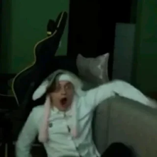 😳