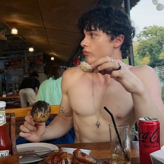  ﹙𝖿ᥱ⋆ᨡ𝗋﹚ channel avatar