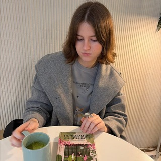 Аватар канала живу в книжном мире